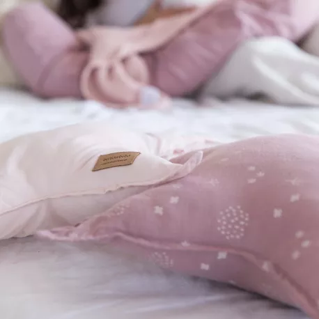 Bonjourbébé Cojín Decorativo Estrella Rosa Colección Rainbow 54RB42-050