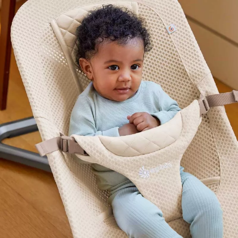 ergobaby-hamaca-evolve-mesh-crema-ambiente