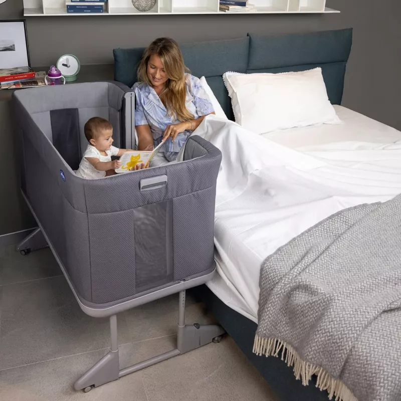 chicco-cuna-next2me-forever-moongrey-ambiente